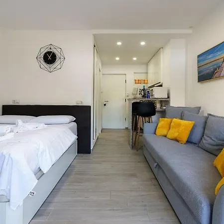 Cosy Studio With Balcony In Bonanza Square