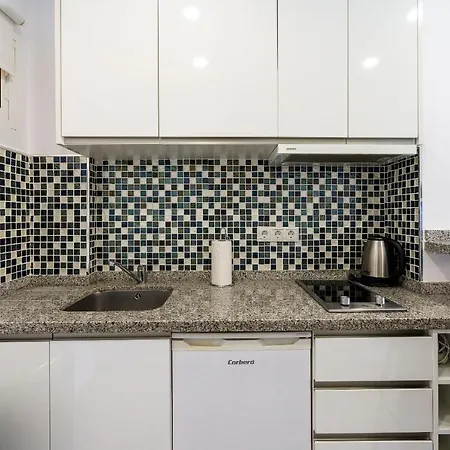 Cosy Studio With Balcony In Bonanza Square Apartment *